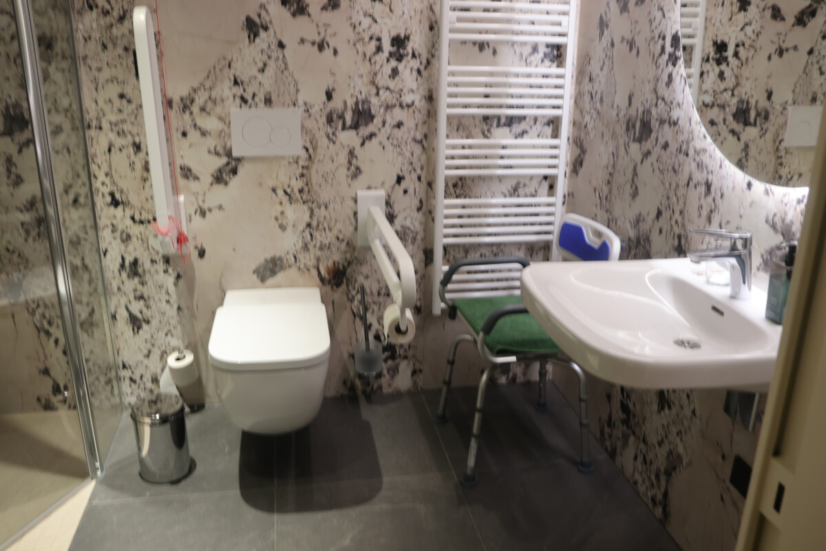 Behindertengerechtes Badezimmer